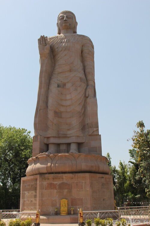 Будда в Сарнатхе Wat Thai Sarnath Temple