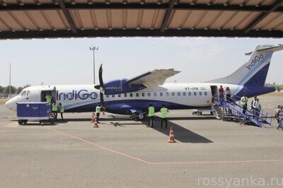 Самолёт Indigo в аэропорту Диу